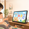 Netflixで0歳児向けの英語コンテンツを親子で楽しむ赤ちゃんと母親のイメージ